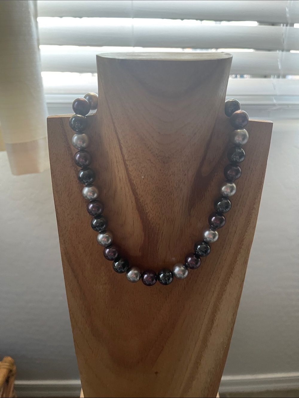 Elegant Multi-Tone Beaded Necklace - Pearl, Black & Purple
